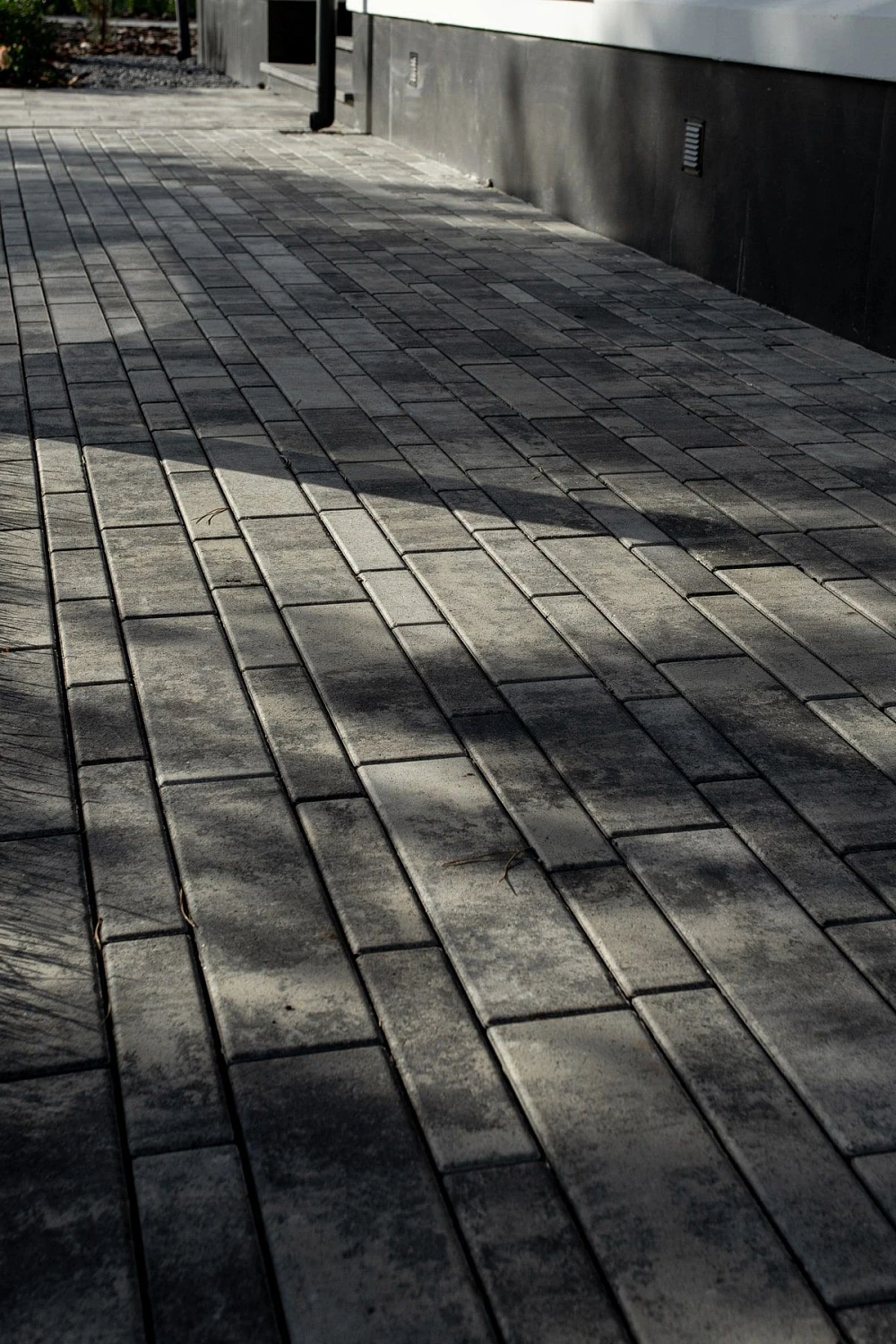 Ландшафтный дизайн в Тюмени с плиткой Ригель, Трио, 300х900 мм