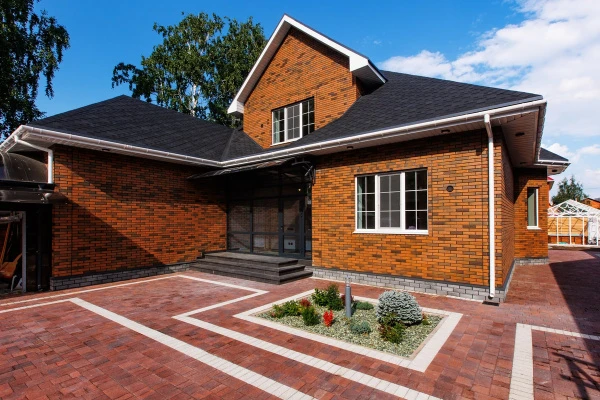 Укладка брусчатки в районе Дома обороны