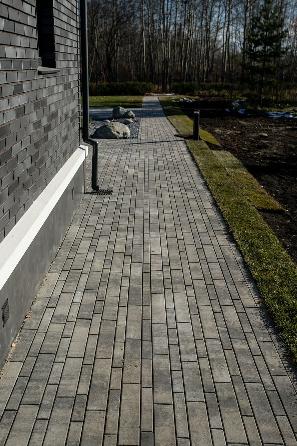 Ландшафтный дизайн в Тюмени с плиткой Ригель, Трио, 300х900 мм