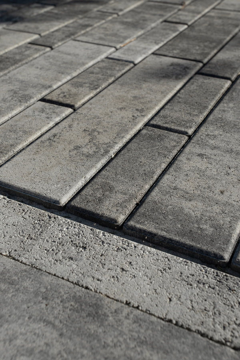 Ландшафтный дизайн в Тюмени с плиткой Ригель, Трио, 300х900 мм